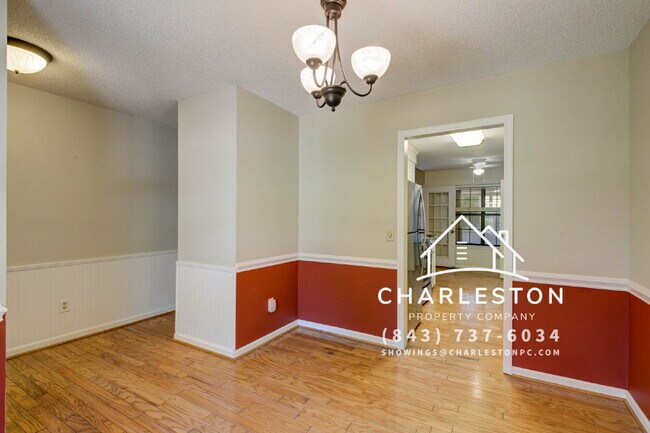 Building Photo - 33 Paddlecreek Ave