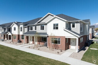 Building Photo - Villas at the Pointe
