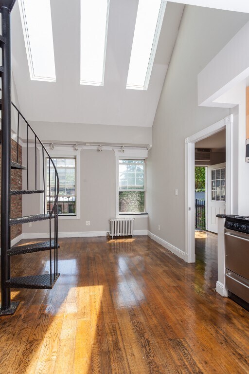 Foto del edificio - 350 W 21st St