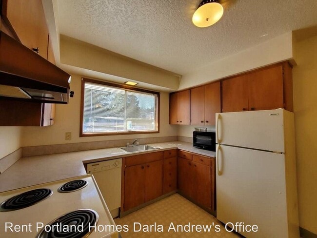 Building Photo - 21723 SE Alder Dr