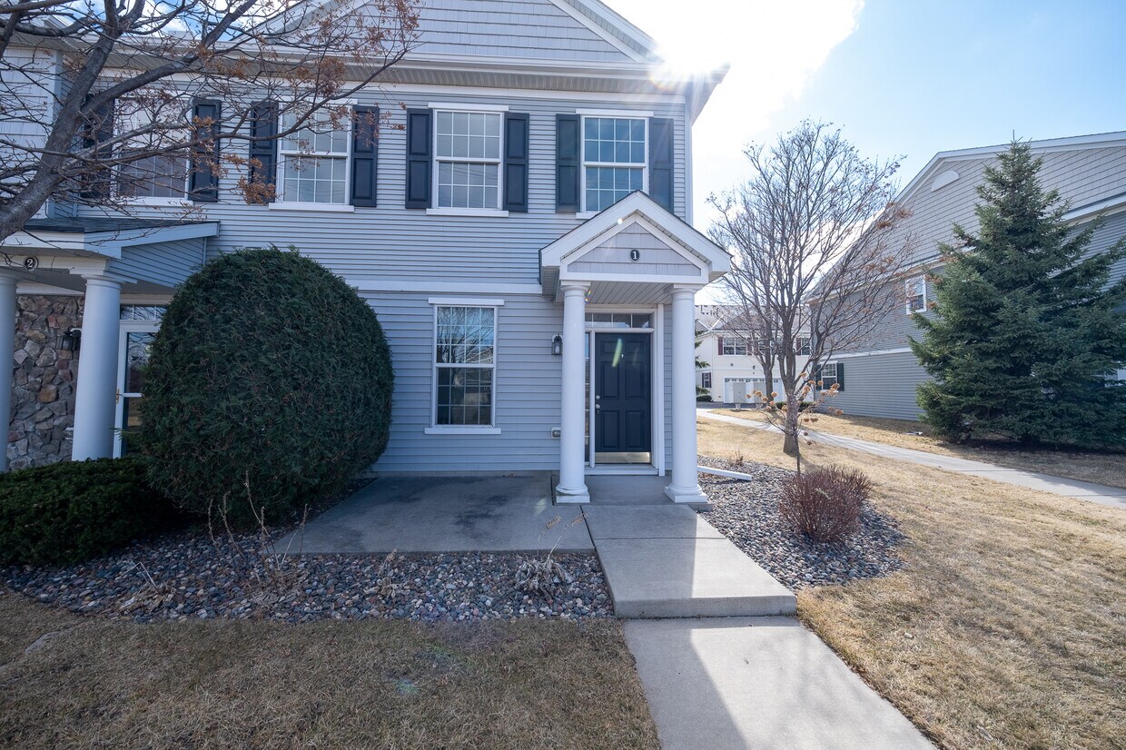 Primary Photo - 1617 Legacy Pkwy E