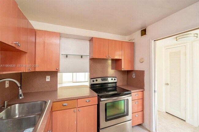 Foto del edificio - 1850 NE 169th St