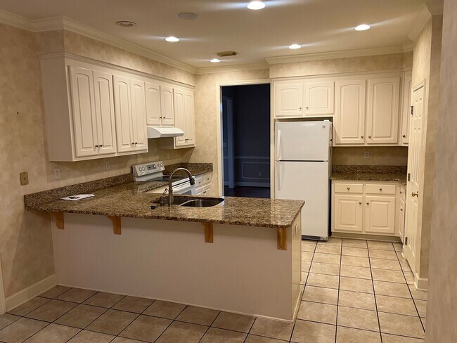 Building Photo - Nice 4 Bedroom 2.5 Bath available in Tusca...