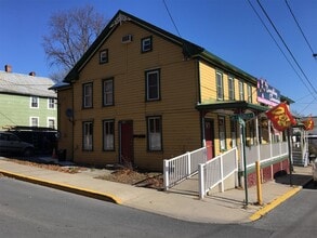 Building Photo - 334 S Church St