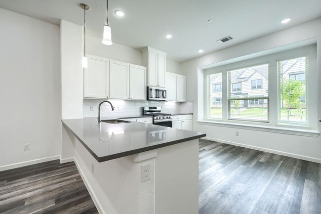 Foto del edificio - 4 Bed and 2.5 Bath Luxurious Townhome in Frisco!