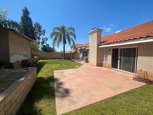 Foto del edificio - BOX SPRINGS 3BD 2BA