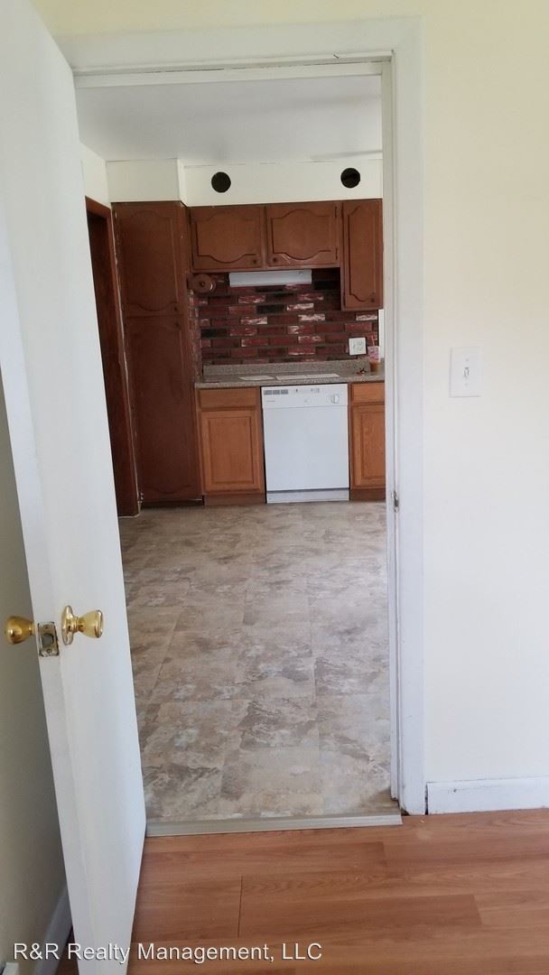 5 Austin St, Blackstone, MA 01504 Room for Rent in Blackstone, MA