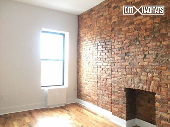 Building Photo - 714 Quincy St