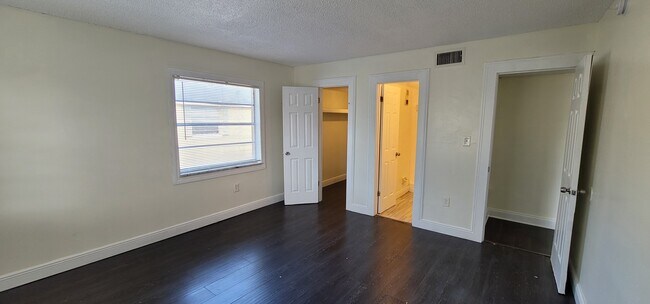 Foto del edificio - 7638 Forest City Rd