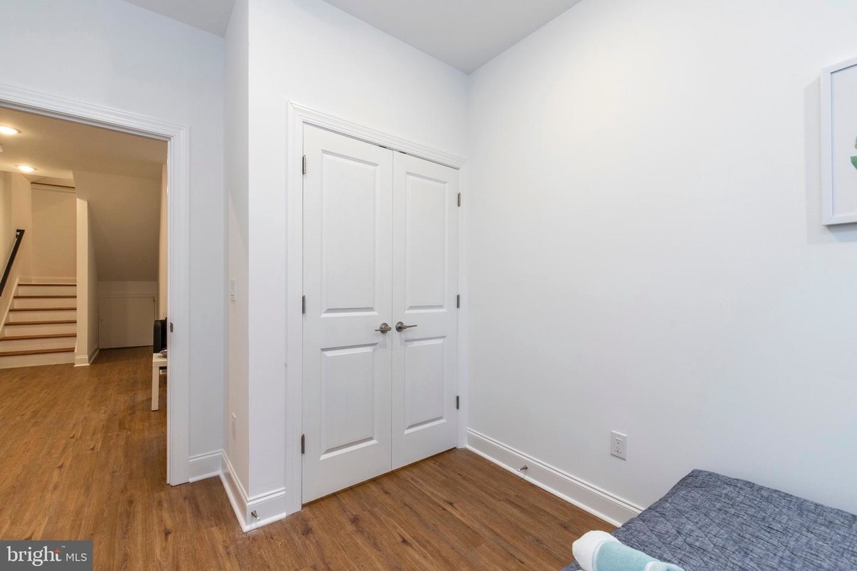 Foto principal - 4059 Baring St