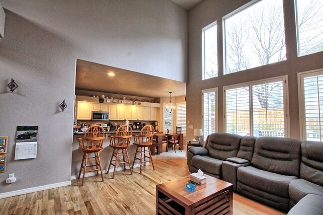 Building Photo - 5 bed 4 bath Parker home in Stonegate w/ master on 1st floor