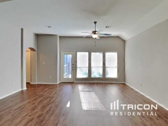 Foto del edificio - 1937 Briar Grove Dr