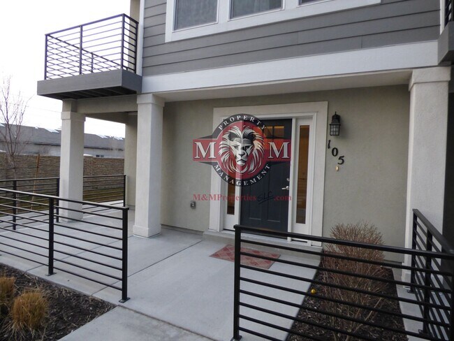 Building Photo - Great 3 Bd 2.5 Ba Townhome Rooftop Views