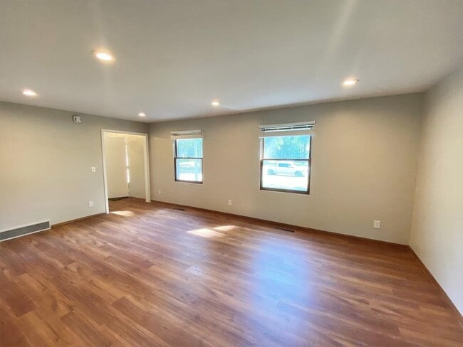 Building Photo - 5807 Sturgeon Creek Pkwy