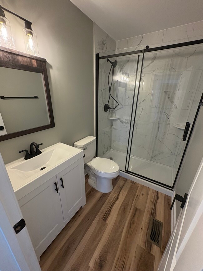 Building Photo - 2721 Robin Hood Dr