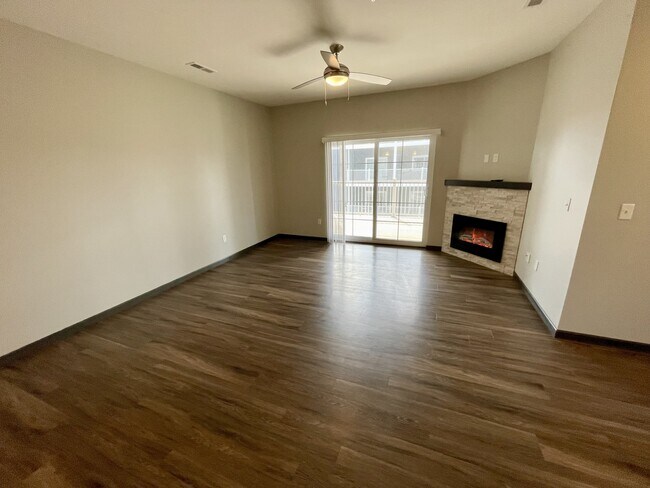 Foto del edificio - 2871 Spring Rose Cir