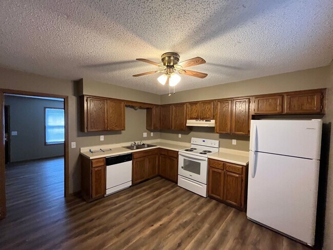 Foto del edificio - Updated 2 bed 1 bath with garage!