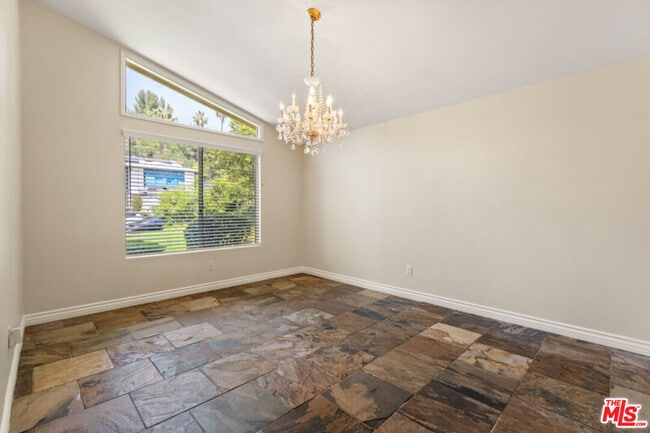 Building Photo - 22840 Sparrow Dell Dr