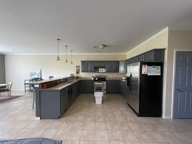 Building Photo - CLOSE TO FORT RILEY, FENCED BACKYARD!