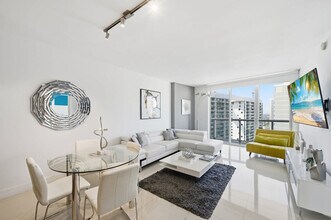 Building Photo - 485 Brickell Ave