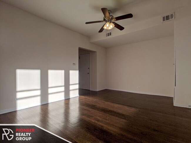 Foto del edificio - 2319 N Kedzie Blvd