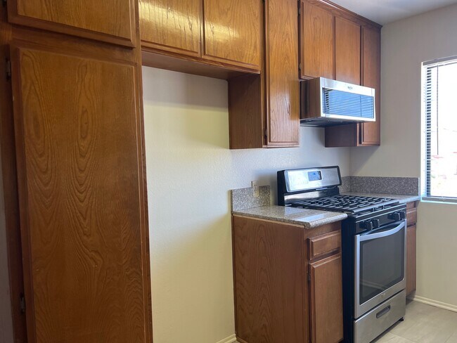 Foto del edificio - 17302 Chatsworth St