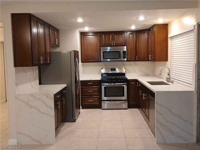 Foto del edificio - 4015 Ridgewood Ave