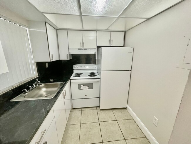Building Photo - Very Nice 2b1b for rent now!