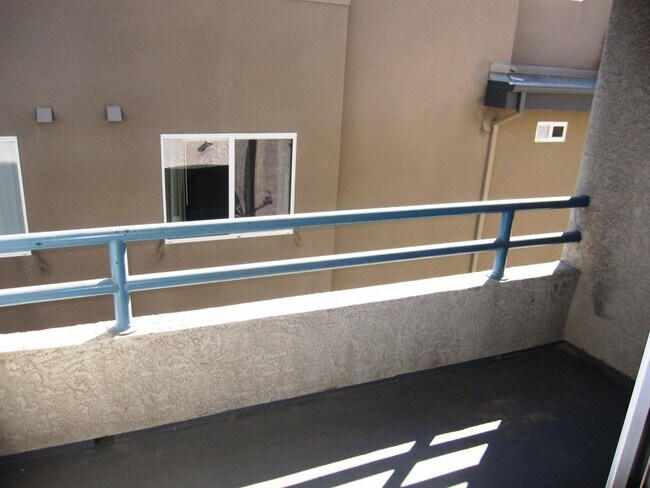 Building Photo - 10933 Huston St