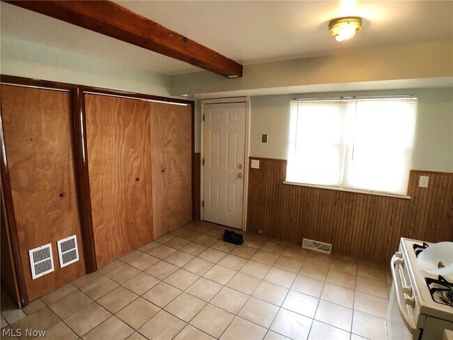 Building Photo - 25701 Richards Ave