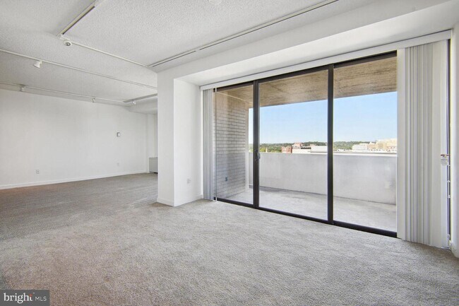 Building Photo - 4141 N Henderson Rd