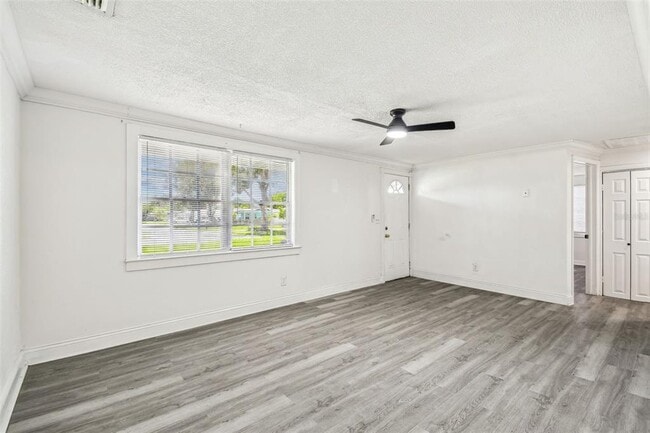 Foto del edificio - 1833 Knollwood Dr