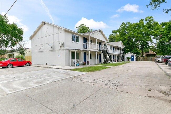 Building Photo - 1312 W Adoue St