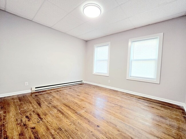 Building Photo - 619 W Lasalle Ave