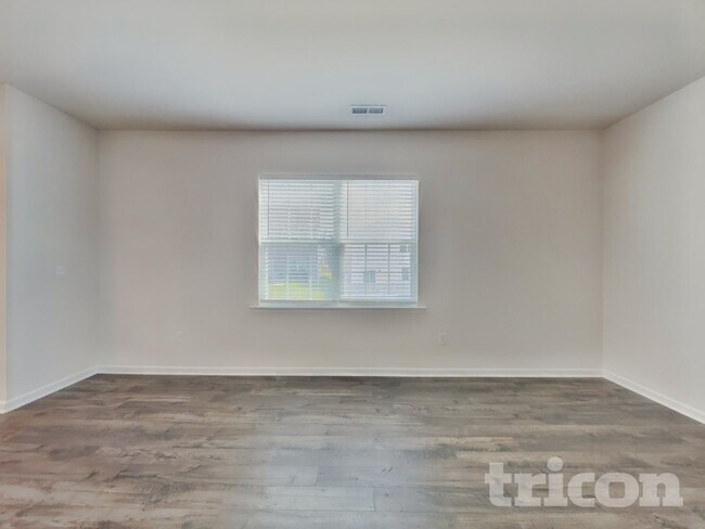 Foto del edificio - 291 Hanging Elm Ln