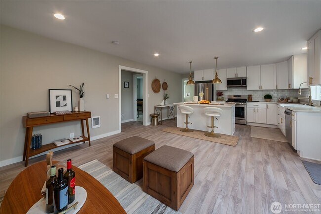 Foto del edificio - North Seattle - Pinehurst Updated 3 Bedroom 2 Bath Rambler