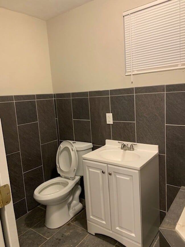 Foto del edificio - 3 bedroom 3 bath house in Midtown!! Available July 2026!