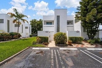 Building Photo - 5120 Elmhurst Rd