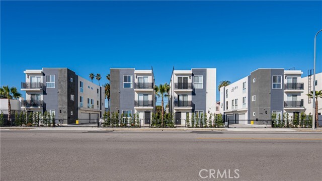 Building Photo - 2801 S La Brea Ave