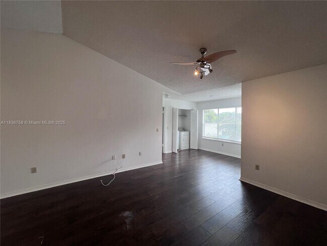 Foto del edificio - 1401 Village Blvd