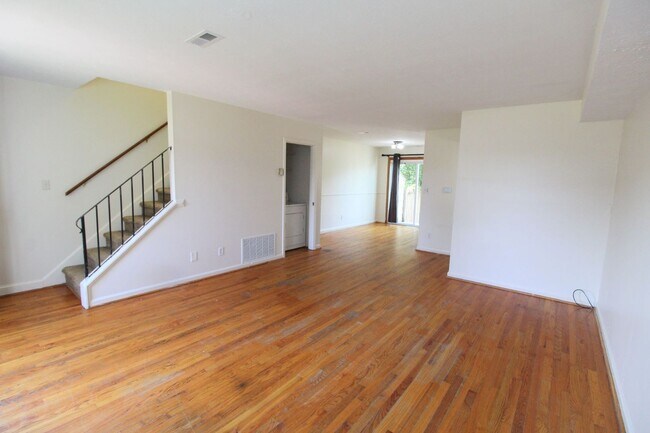 Building Photo - 1331 Devon Ln