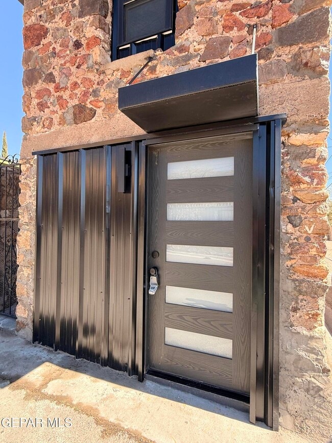 Building Photo - 2700 Federal Ave