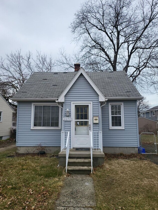 Foto principal - Two Bedroom Home in St Clair Shores - $1,450