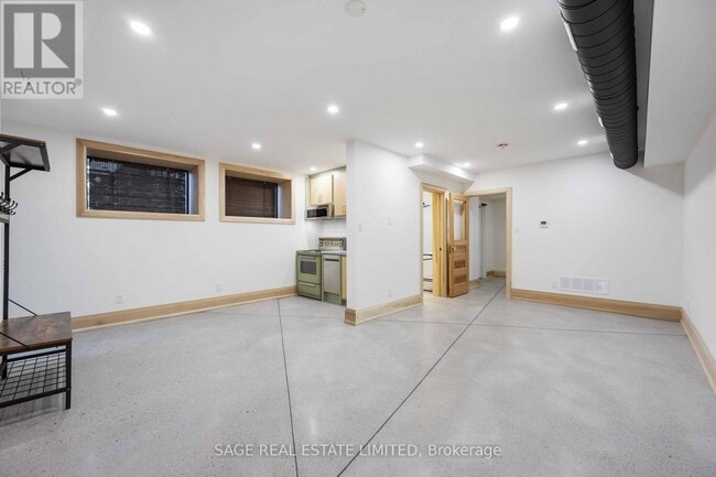 Building Photo - 67 Shannon St