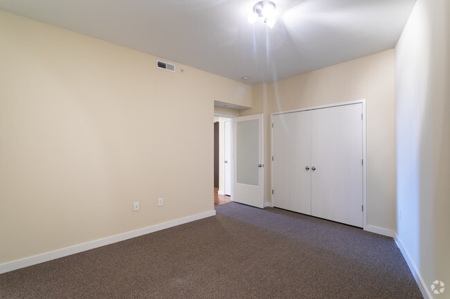 2BR, 2BA - 1,425 SF - Park Pacific