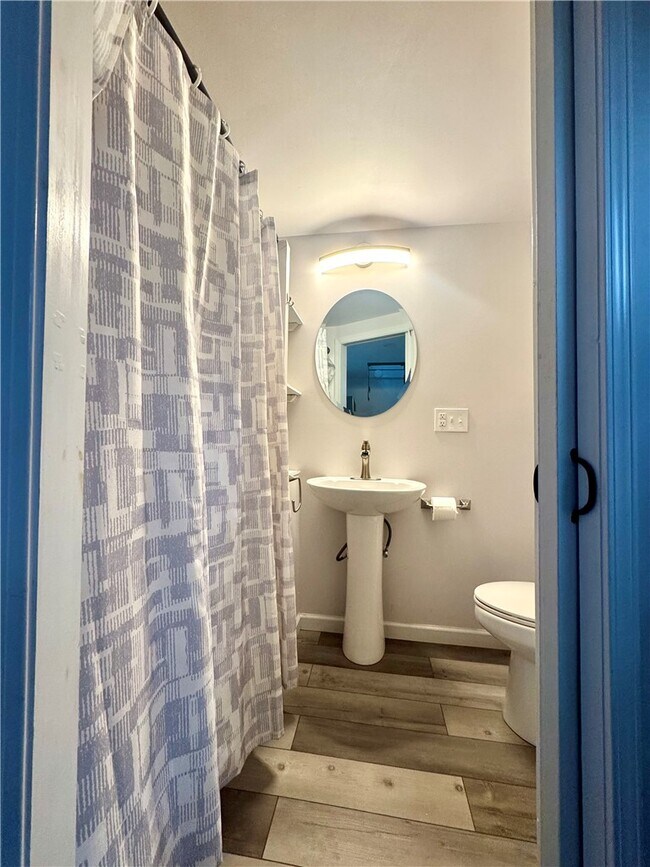 Foto del edificio - 182 Lake Bluff Rd