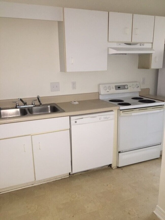 Foto del edificio - 3051 Brigantine Dr Pensacola, FL 32526 Ask...