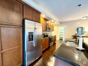 Plaza 213 furnished for October - Peregrine Plaza