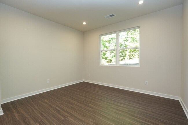 Foto del edificio - Coming Soon! 3 BR/3BA | New Toll Brothers Townhome | 1-Car Garage Parking | In Charlotte!
