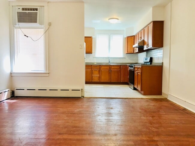 Building Photo - Gorgeous 3-Bedroom Townhome in Lawncrest! Available NOW!